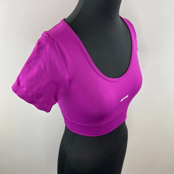 BO+TEE Scoop Neck Seamless Short Sleeve Top in Purple Cropped Fitted Gym  M - Picture 4 of 7